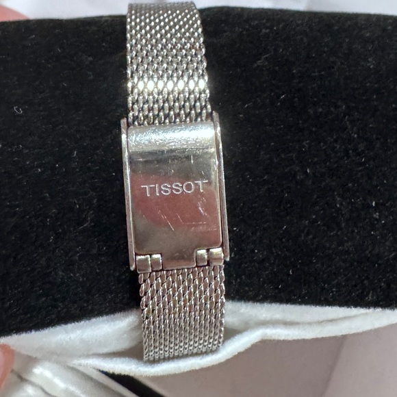 Women's Swiss T-Lady Lovely Stainless Steel Mesh Bracelet Watch 20mm - Picture 8 of 11